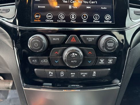 Used 2020 Jeep Grand Cherokee Altitude image 18