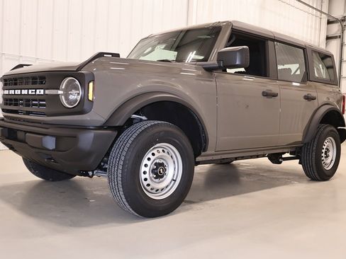 New 2026 Ford Bronco 4-Door image 5