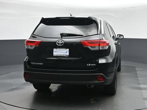 Used 2019 Toyota Highlander Plus AWD/4WD image 6