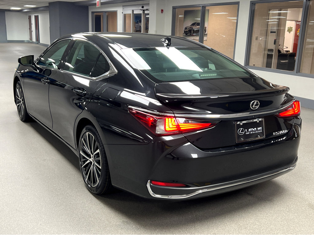 Used 2024 Lexus ES 300h w/ Premium Package FWD image 5