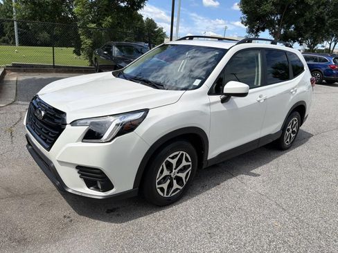 Certified 2023 Subaru Forester Premium AWD/4WD image 3