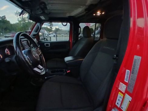 Used 2019 Jeep Wrangler Unlimited Sahara image 26