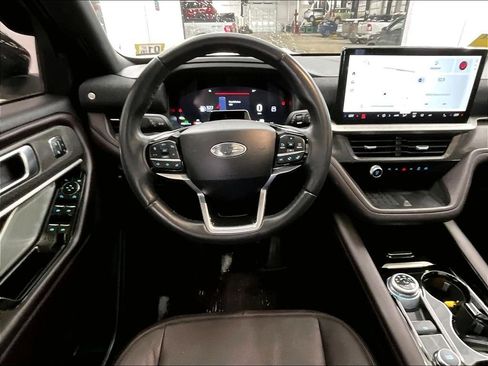 Used 2025 Ford Explorer Platinum w/ LUX Leather Package AWD/4WD image 18