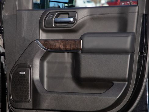 Used 2022 GMC Sierra 3500 Denali w/ Denali Black Diamond Edition image 9