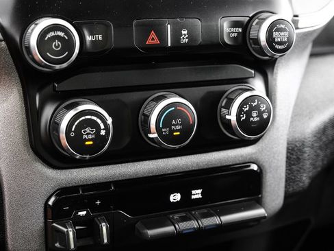 Used 2024 RAM 3500 Tradesman w/ Chrome Appearance Group AWD/4WD image 19