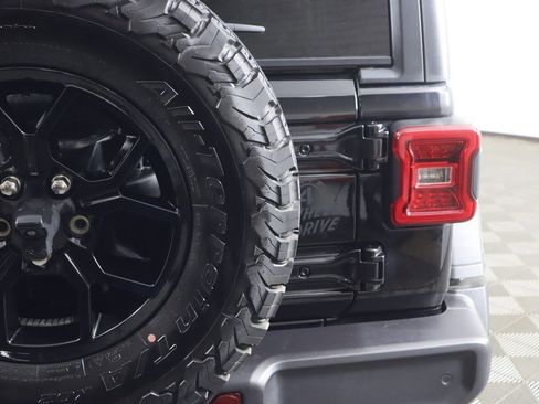 Used 2024 Jeep Wrangler Unlimited image 15