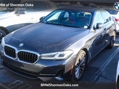 Used 2022 BMW 530e w/ Convenience Package image 1