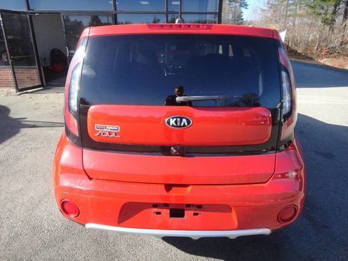 Used 2017 Kia Soul + image 5
