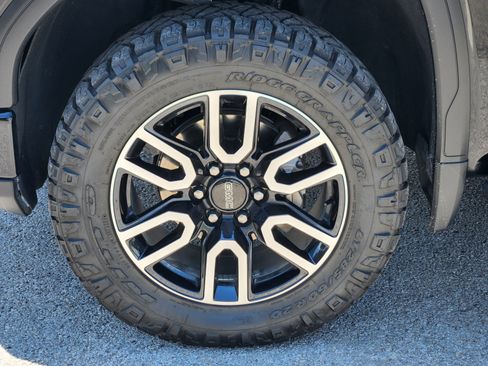 Used 2025 GMC Sierra 1500 AT4 w/ AT4 Premium Package AWD/4WD image 31