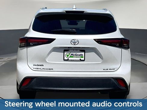 Used 2024 Toyota Highlander XLE AWD/4WD image 7