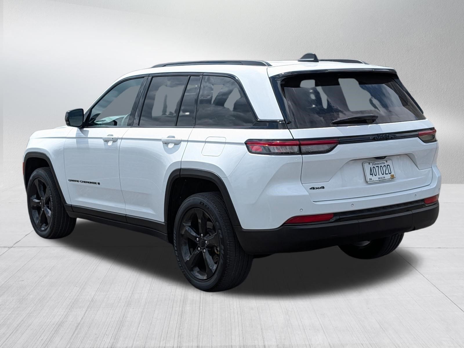 Used 2023 Jeep Grand Cherokee Altitude AWD/4WD image 5