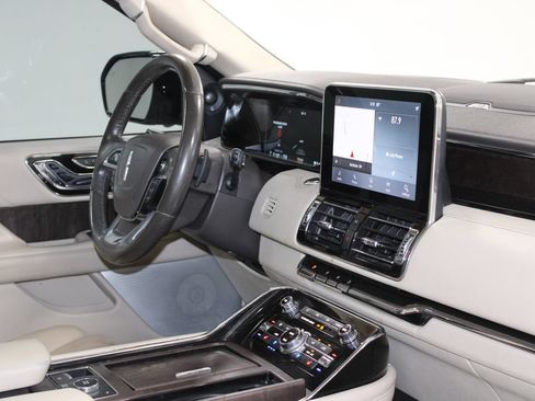 Used 2020 Lincoln Navigator L Reserve w/ Luxury Package AWD/4WD image 32