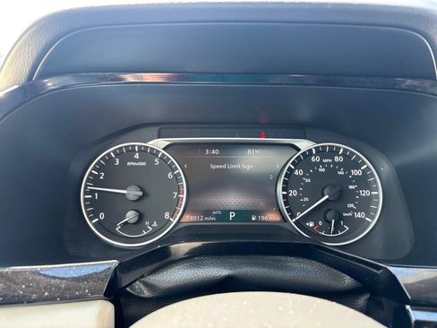 Used 2024 Nissan Pathfinder SL w/ SL Premium Package AWD/4WD image 6