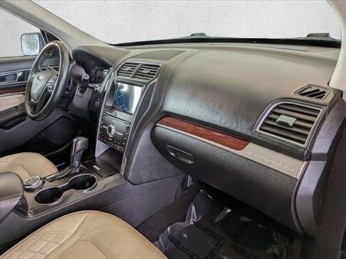 Used 2019 Ford Explorer Platinum image 24