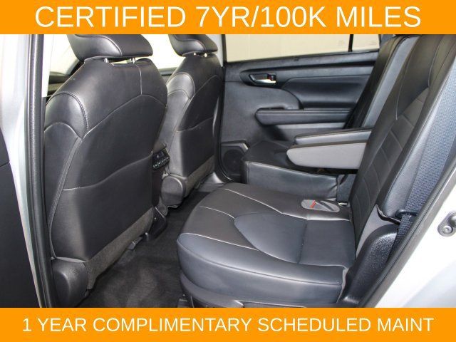 Used 2022 Toyota Highlander XLE AWD/4WD image 13