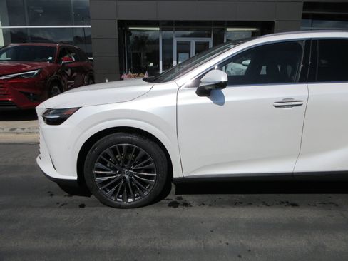 Used 2025 Lexus RX 450h AWD w/ Luxury Package image 2
