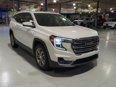 Used 2022 GMC Terrain SLT w/ Infotainment Package II AWD/4WD image 5