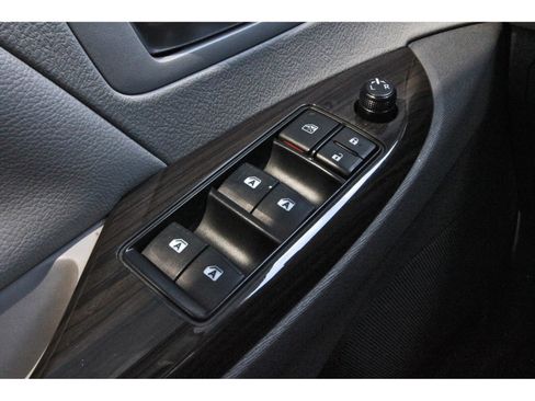 Used 2019 Toyota Sienna XLE w/ XLE Navigation Package FWD image 25