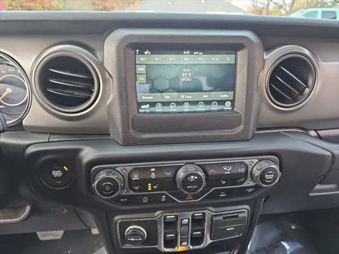Certified 2022 Jeep Gladiator Sport AWD/4WD image 19