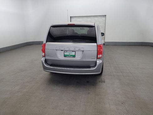 Used 2018 Dodge Grand Caravan SE FWD image 7