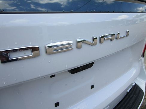 New 2026 GMC Yukon XL Denali Ultimate w/ LPO, Floor Liner Package AWD/4WD image 13