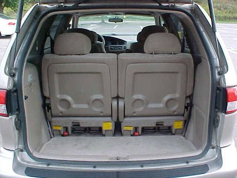 Used 2002 Toyota Sienna LE w/ Symphony Pkg image 7