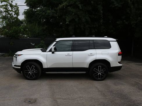 Used 2025 Lexus GX 550 w/ Cold Area Package AWD/4WD image 2