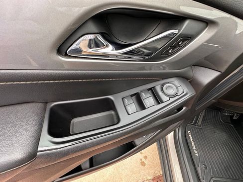 Used 2019 Chevrolet Traverse LT FWD image 15