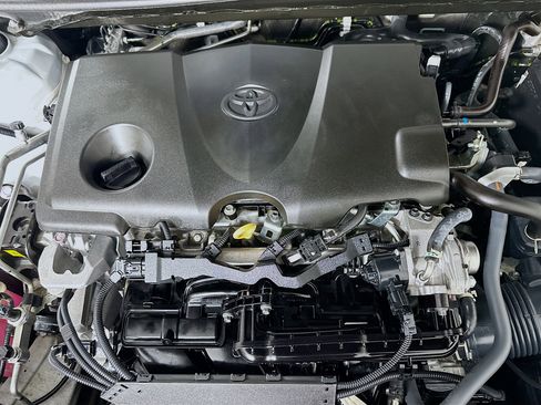 Used 2024 Toyota Camry SE image 31