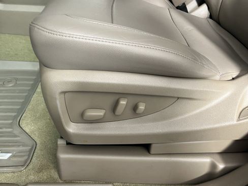 Used 2018 Chevrolet Suburban Premier image 16