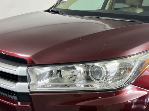 Used 2018 Toyota Highlander XLE AWD/4WD image 11