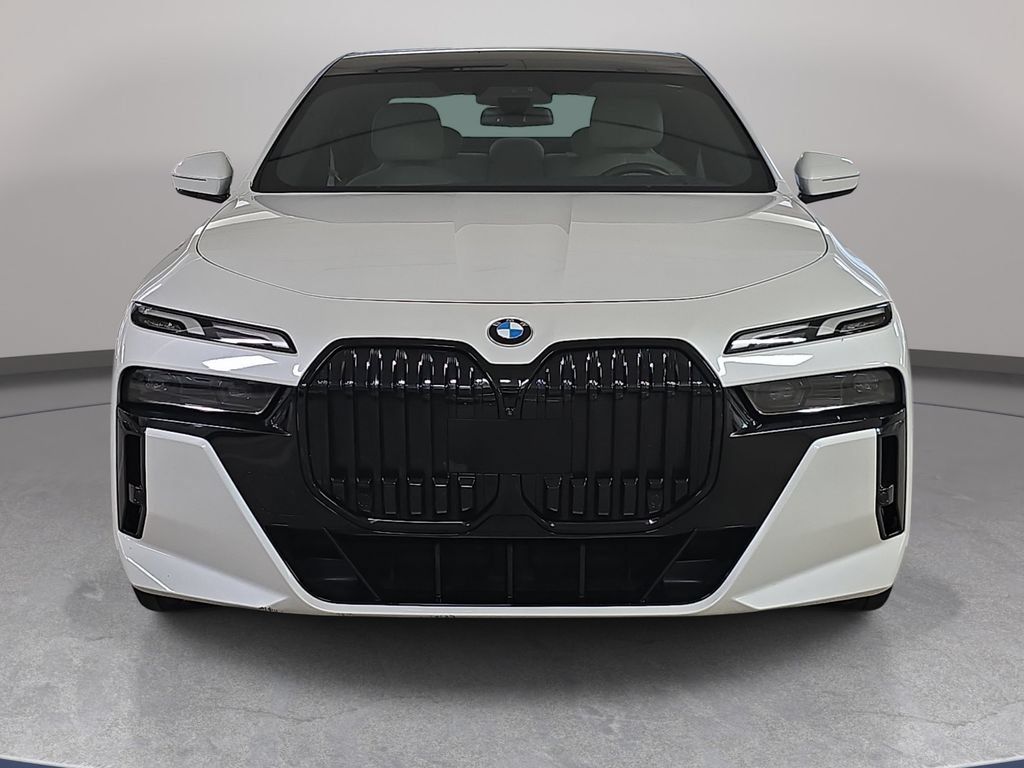 Used 2023 BMW 740i RWD image 3