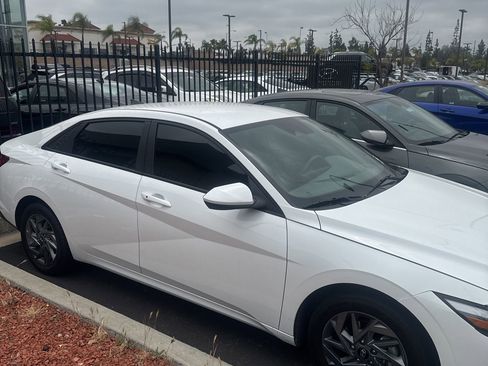 Used 2024 Hyundai Elantra Blue FWD image 3
