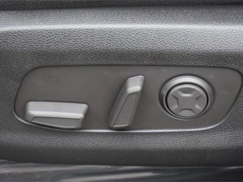 New 2026 Kia Carnival EX image 23