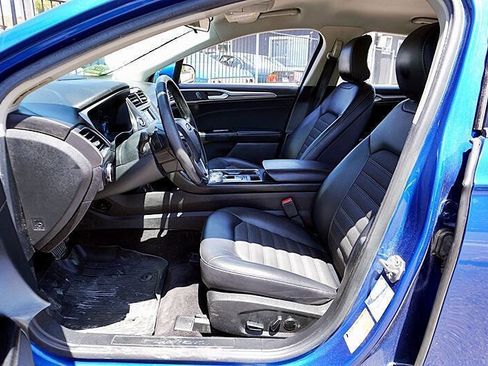 Used 2017 Ford Fusion SE w/ Equipment Group 201A AWD/4WD image 13