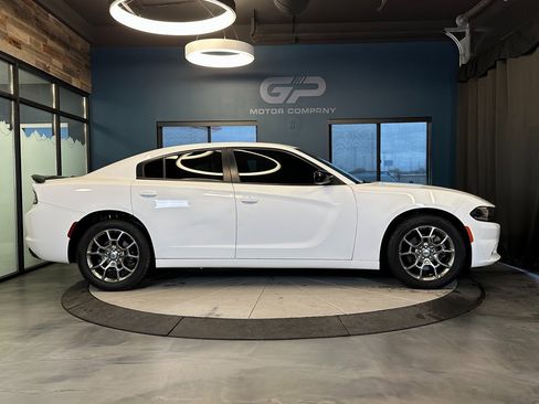 Used 2017 Dodge Charger SE w/ Power Sunroof Group image 2