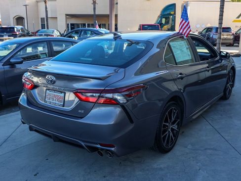 Used 2023 Toyota Camry SE image 4