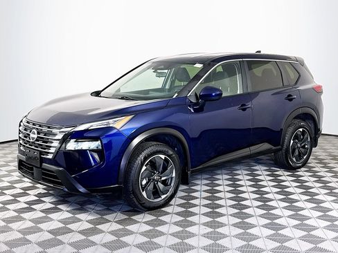 Used 2024 Nissan Rogue SV AWD/4WD image 4