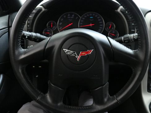 Used 2005 Chevrolet Corvette Convertible w/ Preferred Equipment Group image 13