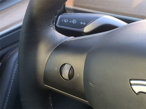 Used 2022 Tesla Model Y Performance image 27