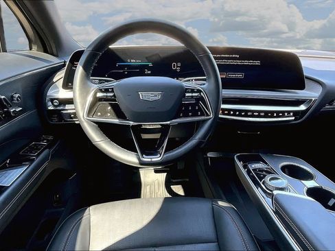 Used 2024 Cadillac Lyriq Luxury RWD image 8