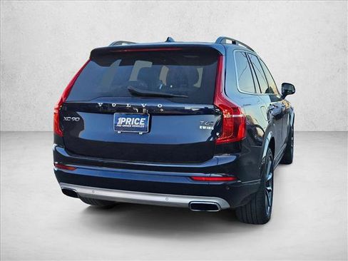 Used 2017 Volvo XC90 T6 Momentum w/ Vision Package image 5