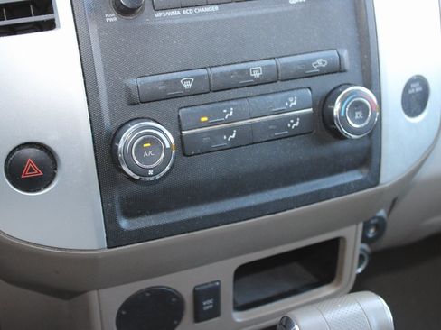 Used 2011 Nissan Frontier SV w/ SV Premium Utility Pkg image 7