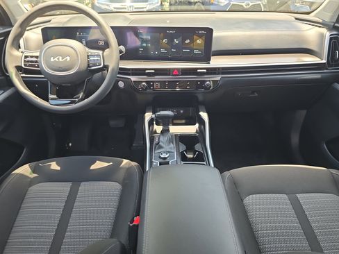 Certified 2025 Kia Sorento LX FWD image 12