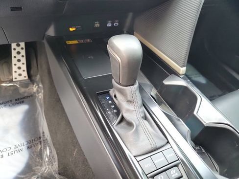 Used 2025 Toyota Camry SE FWD image 31