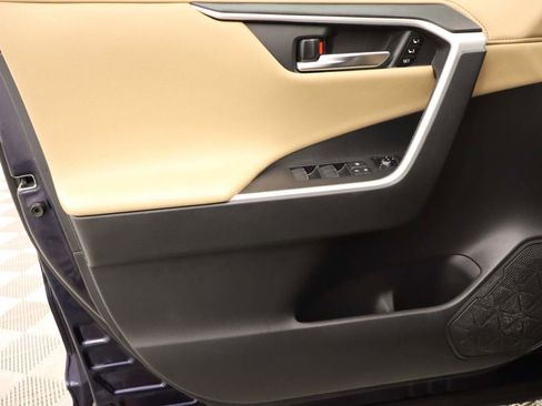 Used 2023 Toyota RAV4 Limited image 17