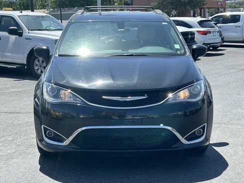 Used 2017 Chrysler Pacifica Touring-L Plus w/ Tire & Wheel Group FWD image 9