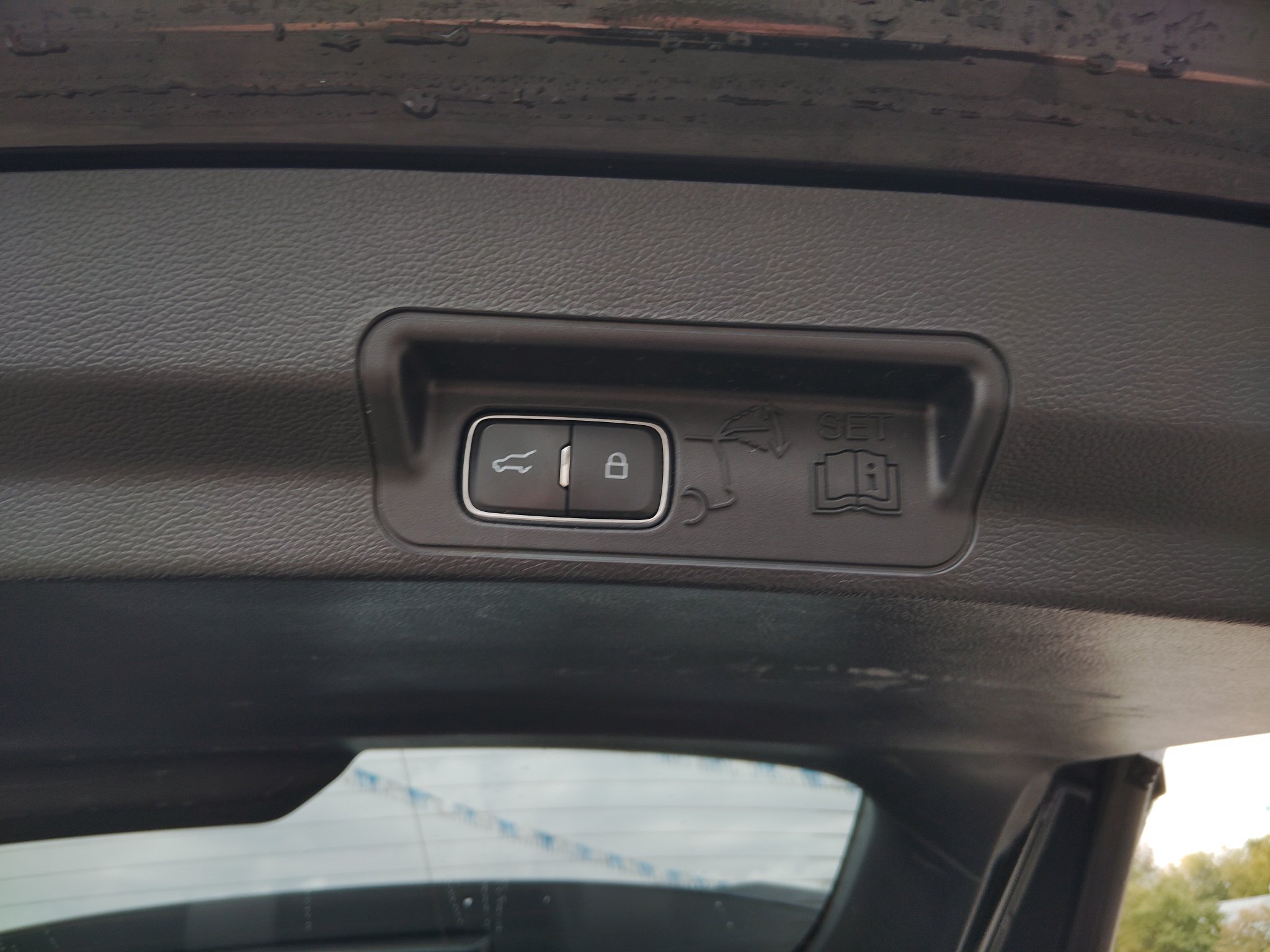 Used 2021 Ford Explorer XLT w/ Equipment Group 202A AWD/4WD image 31