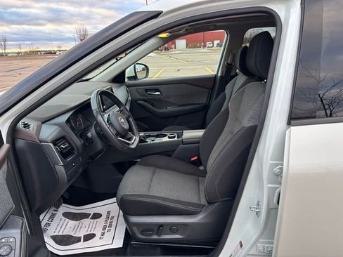 Used 2021 Nissan Rogue SV image 9