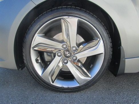 Used 2014 Hyundai Veloster Turbo FWD image 8